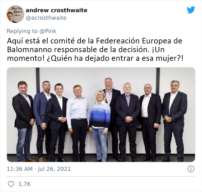 Pink se ofrece a pagar una multa "sexista" a un equipo de balonmano playa femenino que llevó pantalones cortos a un partido en lugar de bikini