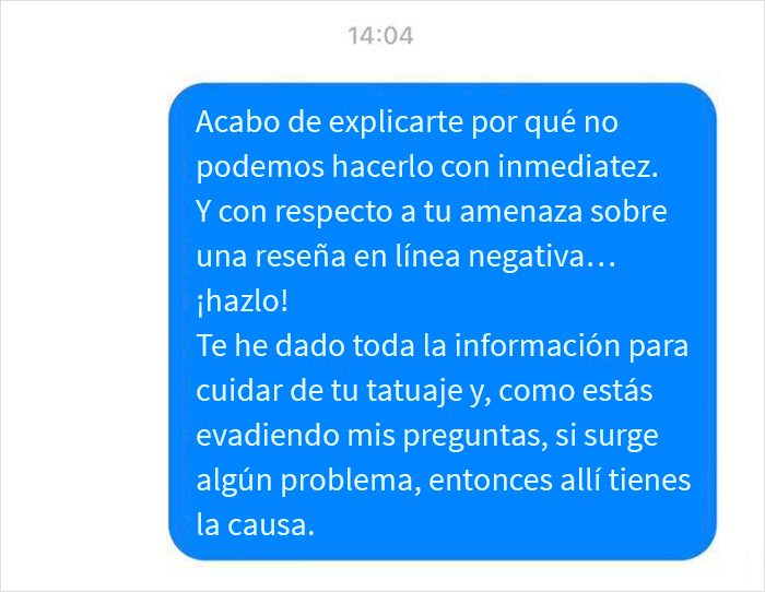 Este salón de tatuajes compartió una conversación con un cliente que no siguió las instrucciones por hacer lo que su padre decía