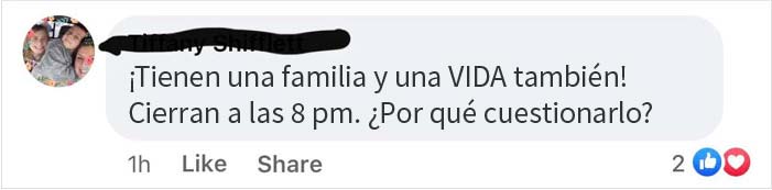 Esta 'Karen' se enfadó porque un restaurante de pueblo no la quiso atender tras la hora de cierre, y los vecinos se burlan de ella