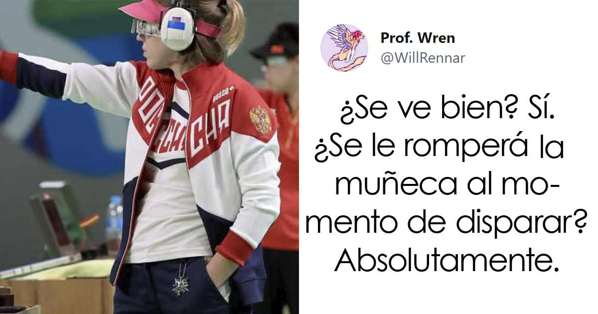 Estos hombres intentan enseñar a una medallista de oro olímpico la forma correcta de sostener un arma