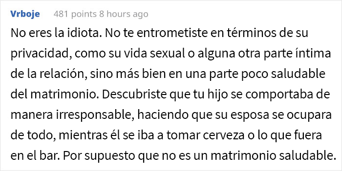 Esta madre de 60 años humilla a su hijo frente a sus amigos porque no hace ninguna de las tareas del hogar