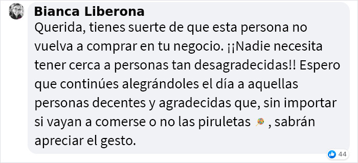 La dueña de este pequeño negocio no puede evitar llorar tras recibir un cruel correo electrónico de parte de un cliente