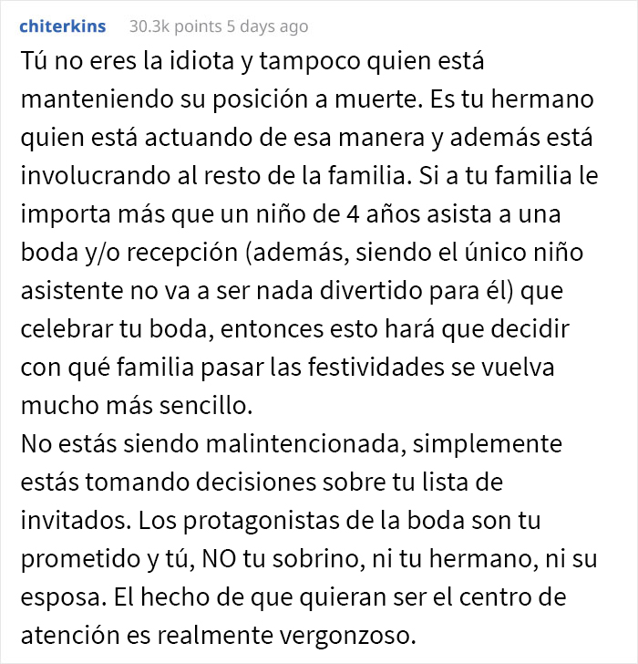 Esta mujer decidió celebrar una boda sin niños y su familia se enfada por no hacer una excepción con su sobrino "arco iris"