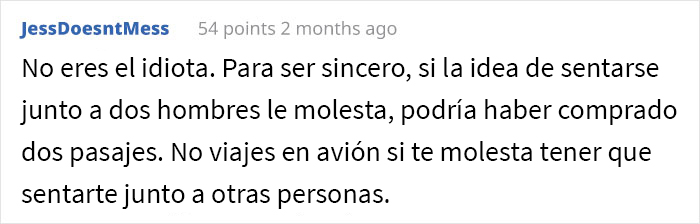 Este chico se negó a cambiar de asiento en el avión cuando una mujer le pidió que lo hiciera por "razones religiosas" y desata un drama a bordo