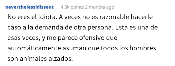 Este chico se negó a cambiar de asiento en el avión cuando una mujer le pidió que lo hiciera por "razones religiosas" y desata un drama a bordo