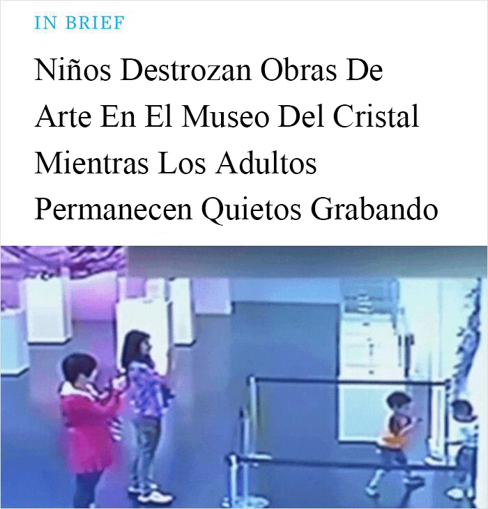 Niños destrozan obras de arte mientras los padres graban