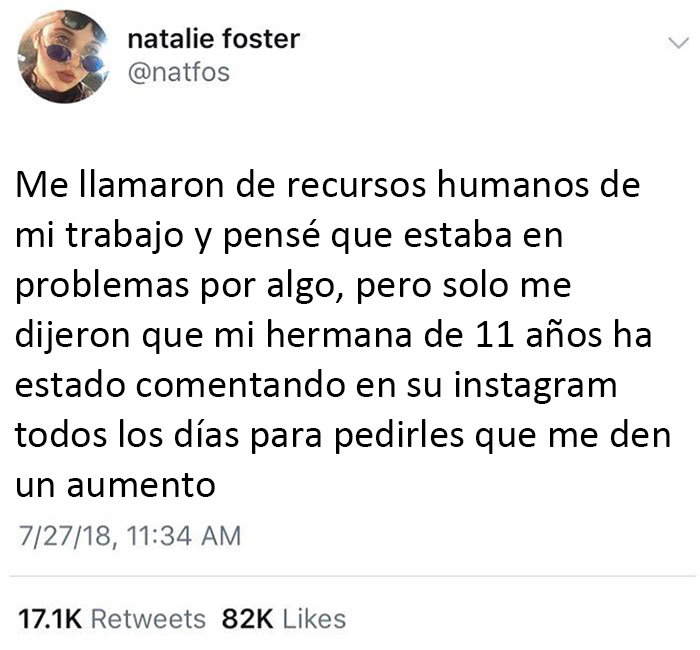 Su hermana pequeña la apoya