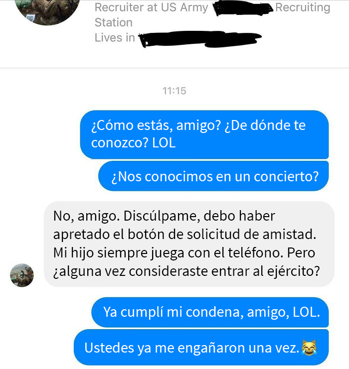 Qué chicos tontos. Siempre agregando personas en Facebook