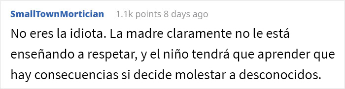 Esta mujer regañó a un niño molesto que toqueteaba sus cosas en un restaurante, y la madre del niño la confrontó