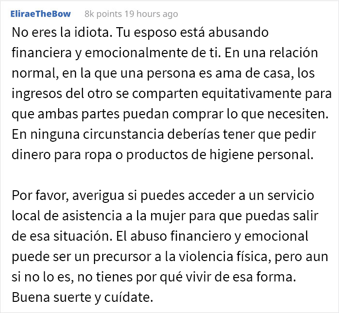 Este hombre se enfureció con su esposa frente a su familia porque ella había comprado los regalos más baratos de la lista y le dijo que había arruinado la Navidad