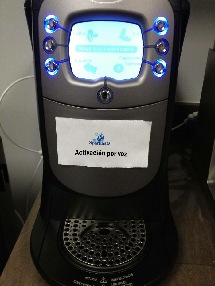 Así que instalaron una nueva máquina de café en el trabajo y antes de que nadie pudiera usarla, coloqué este cartel en ella. Las mejores tres horas de mi vida