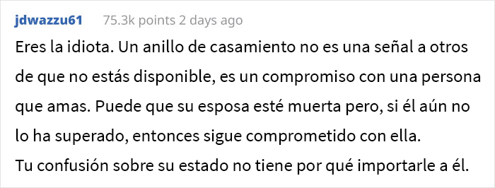 A esta mujer le pareció confuso que un hombre viudo siguiera usando su anillo de casamiento, así que lo mencionó durante el almuerzo y las cosas se salieron de control