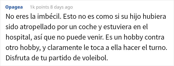 Esta mujer sin hijos se pregunta si es imbécil por mantener sus principios y hacer que su compañera de trabajo se pierda el partido de fútbol de su hijo