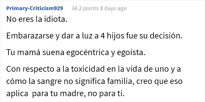 Esta mujer fue echada de casa de sus padres al enfadarse por recibir en su cumpleaños unos platos, mientras todos le daban regalos lujosos a su madre