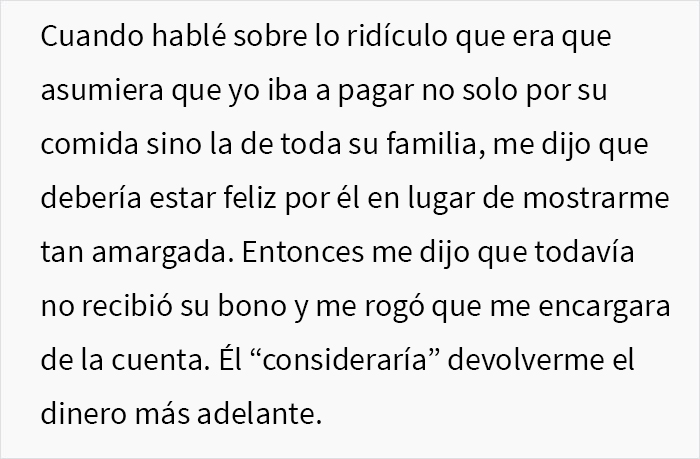 “Insistió en que yo pagara”: Este hombre organizó una gran cena de celebración familiar y se enojó con su esposa cuando ella solo pagó por su propia comida