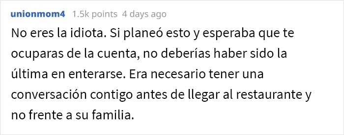 “Insistió en que yo pagara”: Este hombre organizó una gran cena de celebración familiar y se enojó con su esposa cuando ella solo pagó por su propia comida