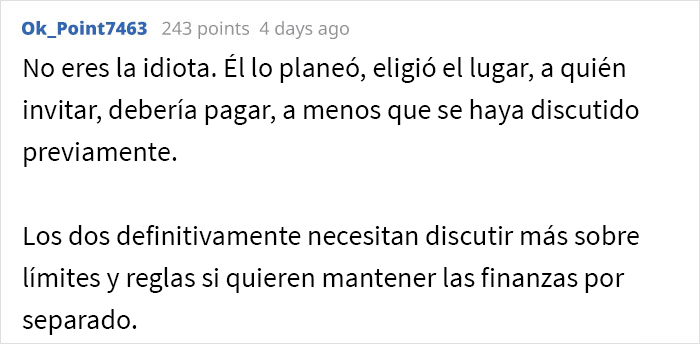 “Insistió en que yo pagara”: Este hombre organizó una gran cena de celebración familiar y se enojó con su esposa cuando ella solo pagó por su propia comida