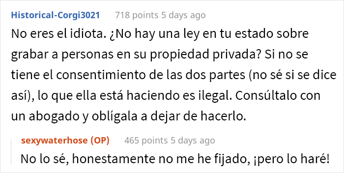 Este chico tiene que hacer poses sexys para que su vecina deje de grabarlo mientras está en su jardín