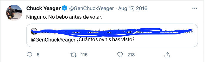 Chuck Yeager, el primer hombre que rompió la barrera del sonido (que desgraciadamente falleció el año pasado), responde a una pregunta sobre los ovnis