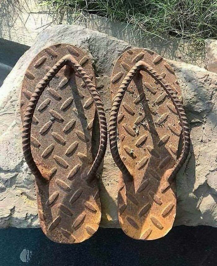 Sandalias de hierro: se usan en ese maldito y molesto nivel de agua. +50 en relajación, +160 en lentitud y un 40% de probabilidades de envenenarte cada vez que las equipas