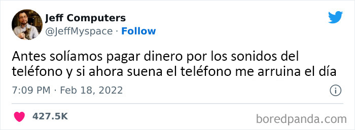 *arroja suavemente el teléfono al lago*