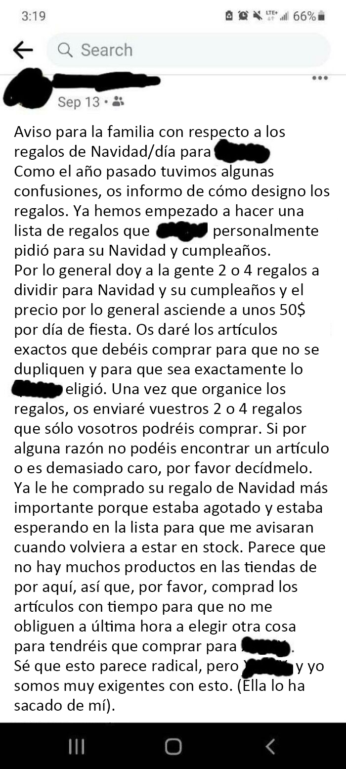 La madre le exige que sólo compre regalos específicos para cumpleaños y vacaciones. Para el contexto, el niño tiene como 4 años de edad