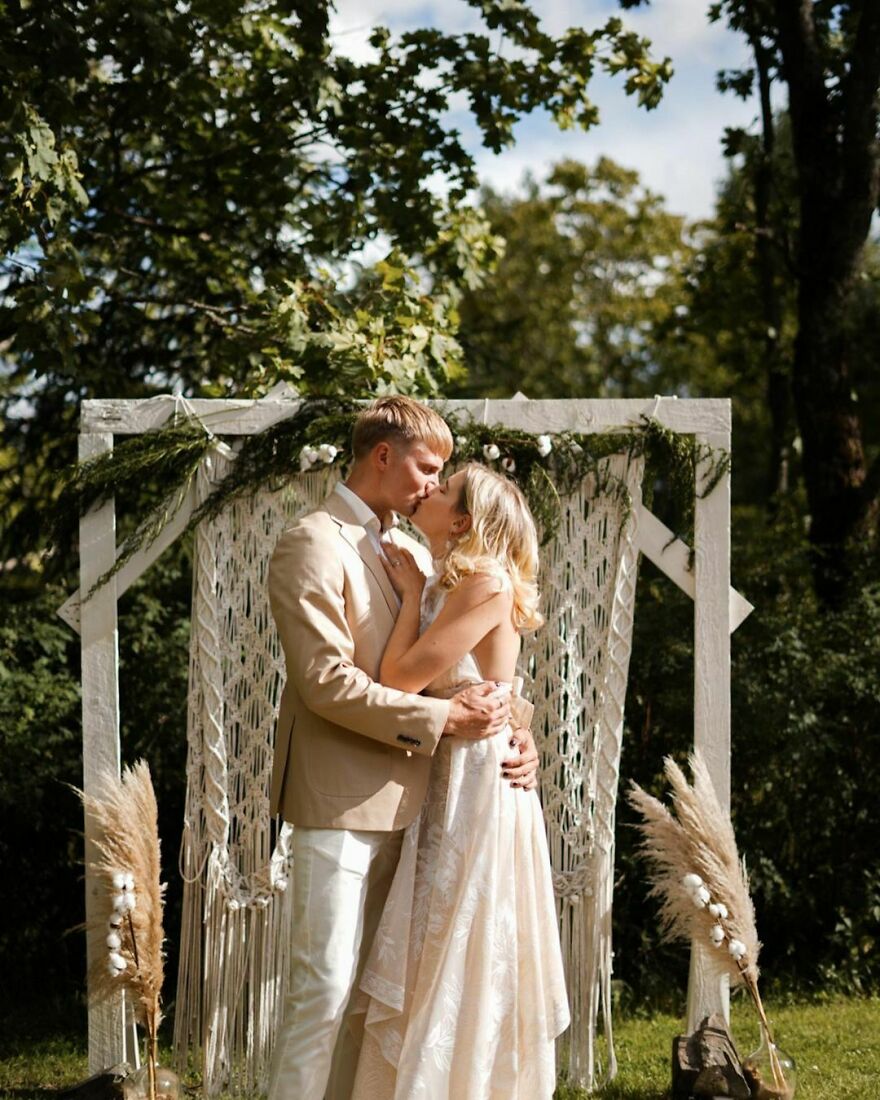 No es una telenovela: Esta pareja empezó como hermanastros, pero ahora se han casado