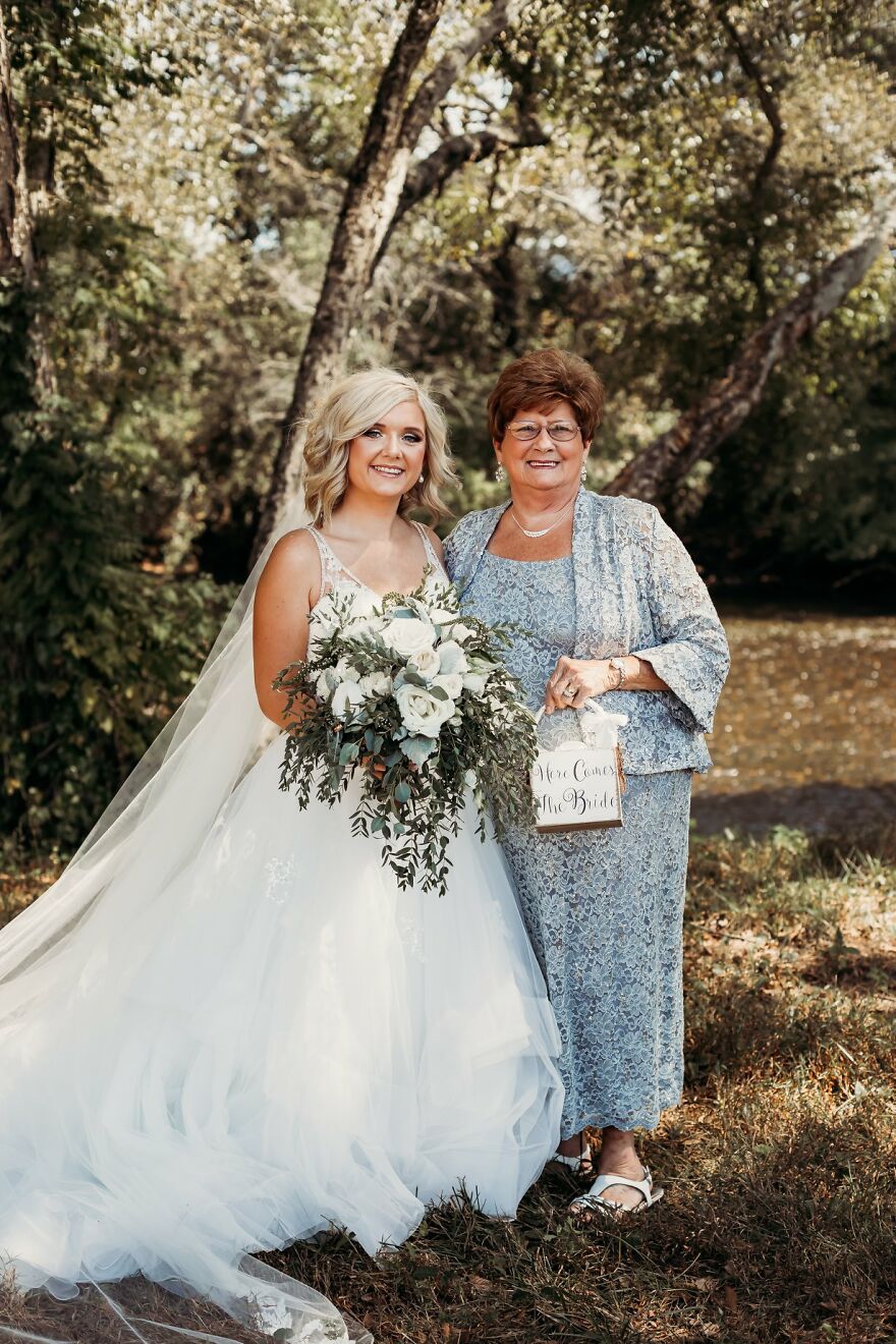 En esta boda, 4 abuelas fueron las "niñas de las flores" a petición de la novia, y no pueden ser más encantadoras