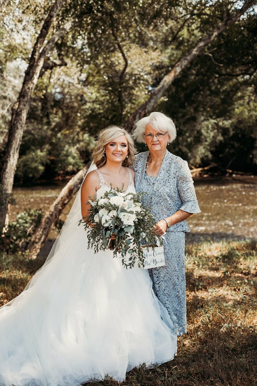 En esta boda, 4 abuelas fueron las "niñas de las flores" a petición de la novia, y no pueden ser más encantadoras