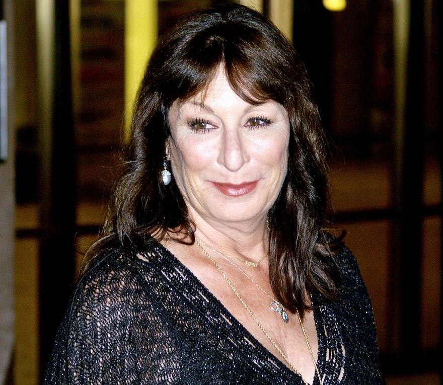 Anjelica Houston