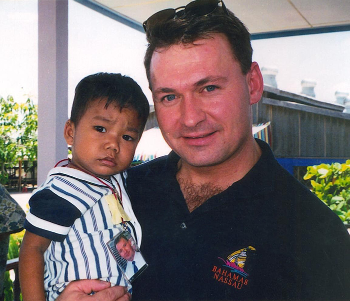 Este huérfano camboyano acabó convertido en atleta olímpico, y todo gracias a su padre adoptivo