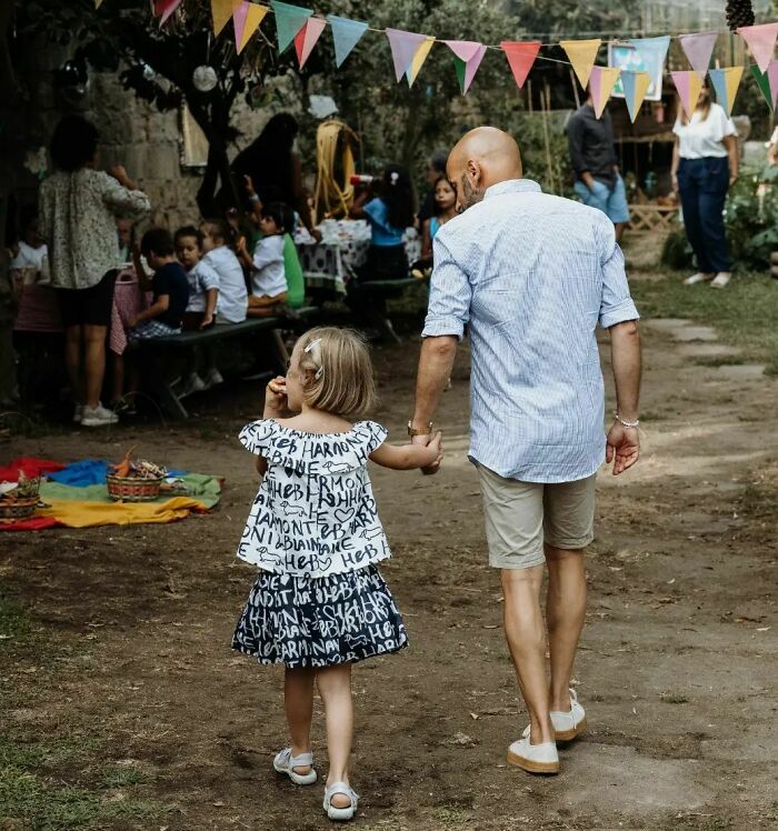 Este padre soltero adoptó a una niña con síndrome de Down, y está creciendo maravillosamente