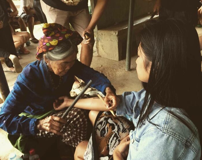 Esta centenaria tatuadora filipina se convierte en la portada de Vogue gracias a su legendario arte