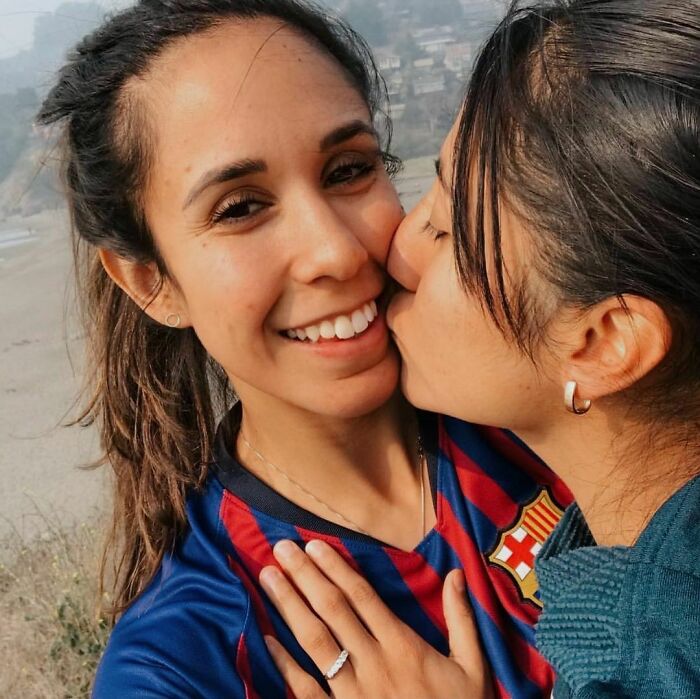 Estas futbolistas son la 1ª pareja de deportistas abiertamente lesbianas de México, y están esperando gemelos