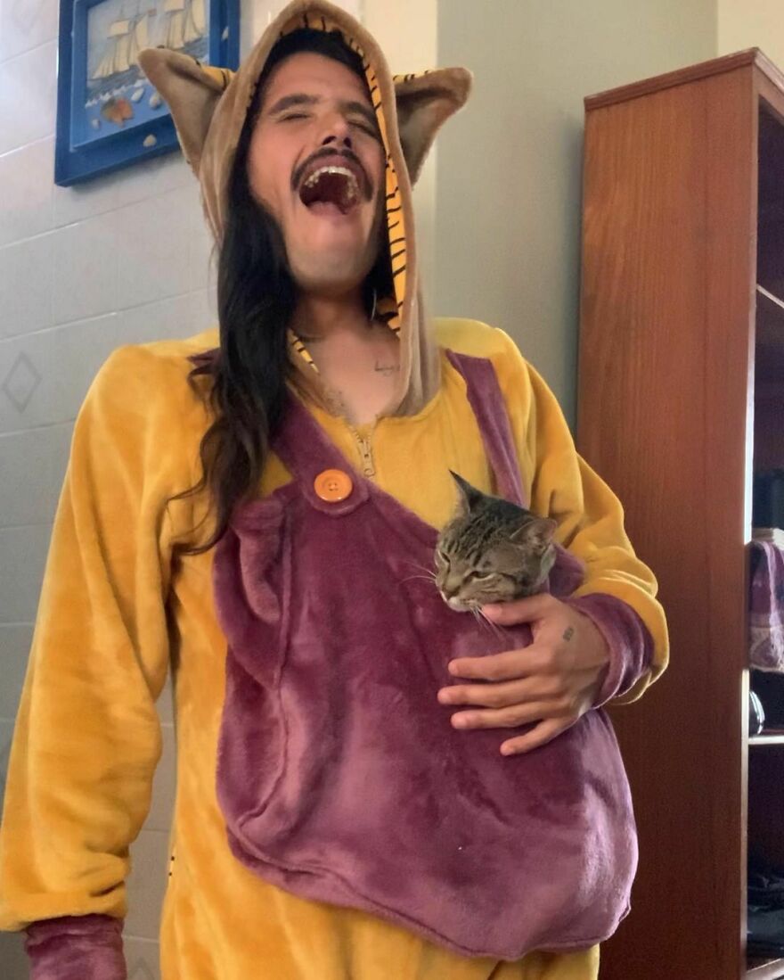 Este tiktoker peruano se ha vuelto popular en toda Latinamérica por salvar todos los gatos posibles