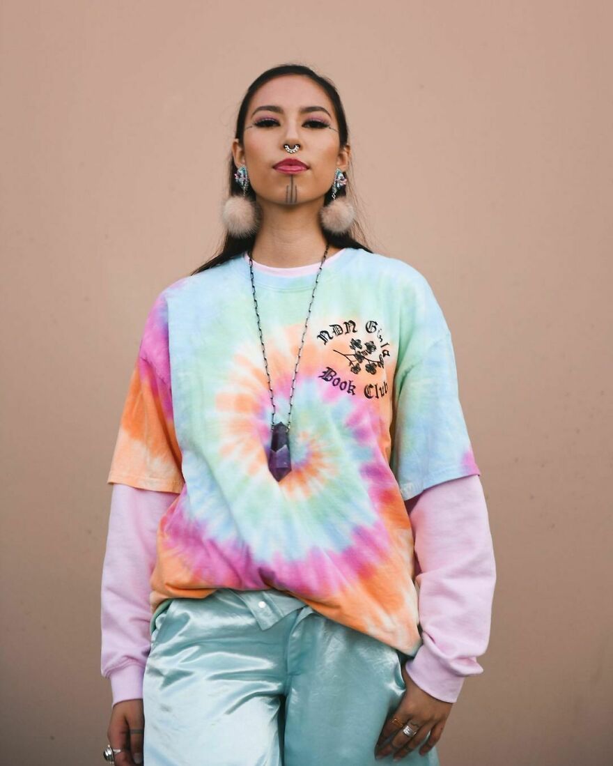 Esta joven modelo nativa americana usa su creciente fama para seguir luchando por sus tierras y la visibilidad de su gente
