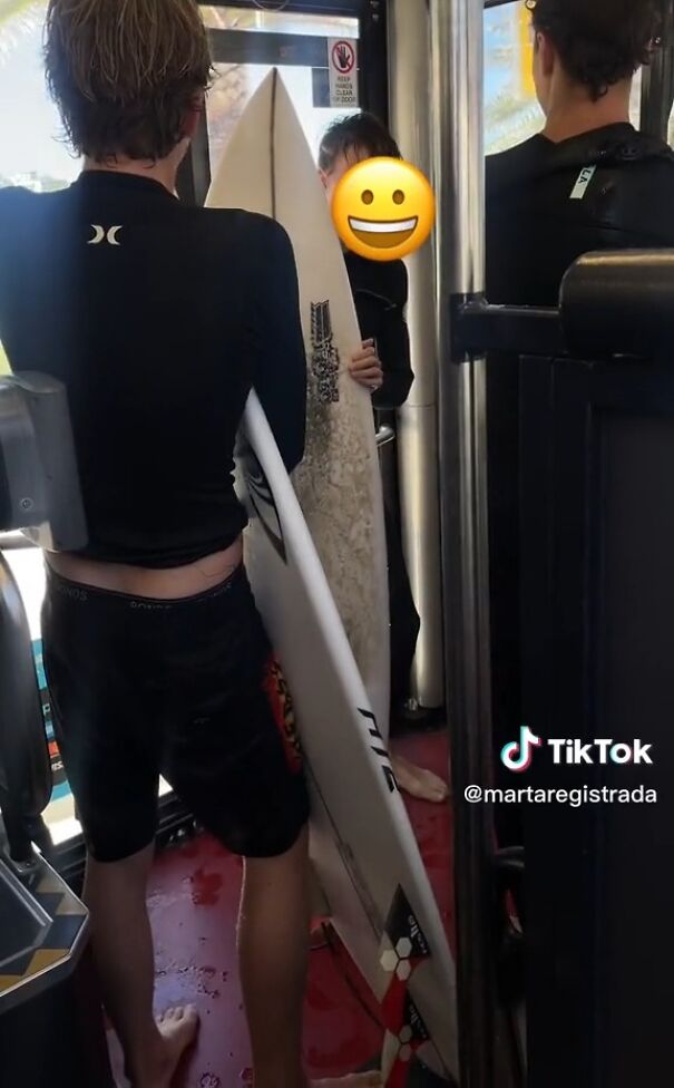 Surfistas En El Autobús