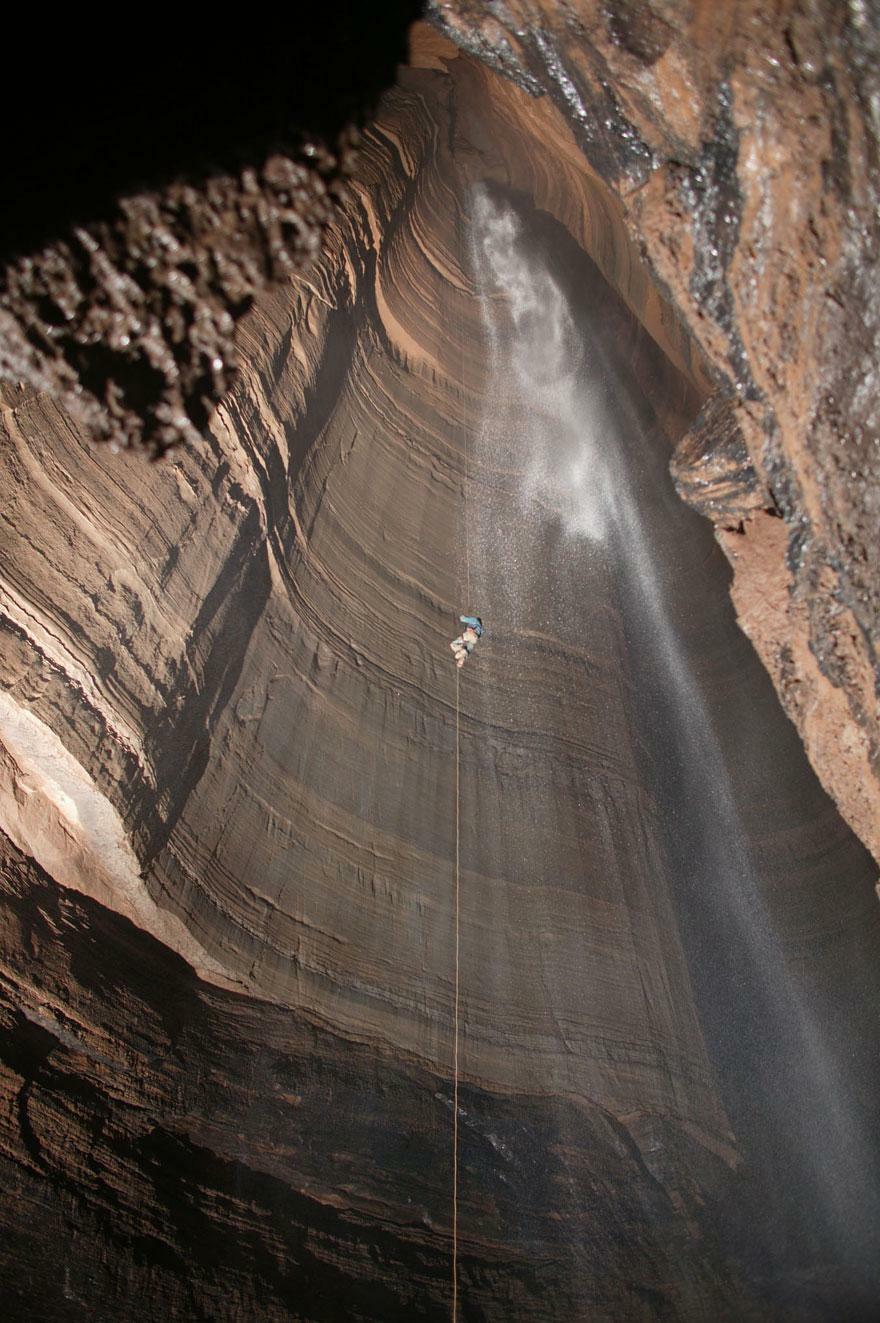 Viaje al centro de la Tierra: el interior de una de las cuevas más profundas del mundo