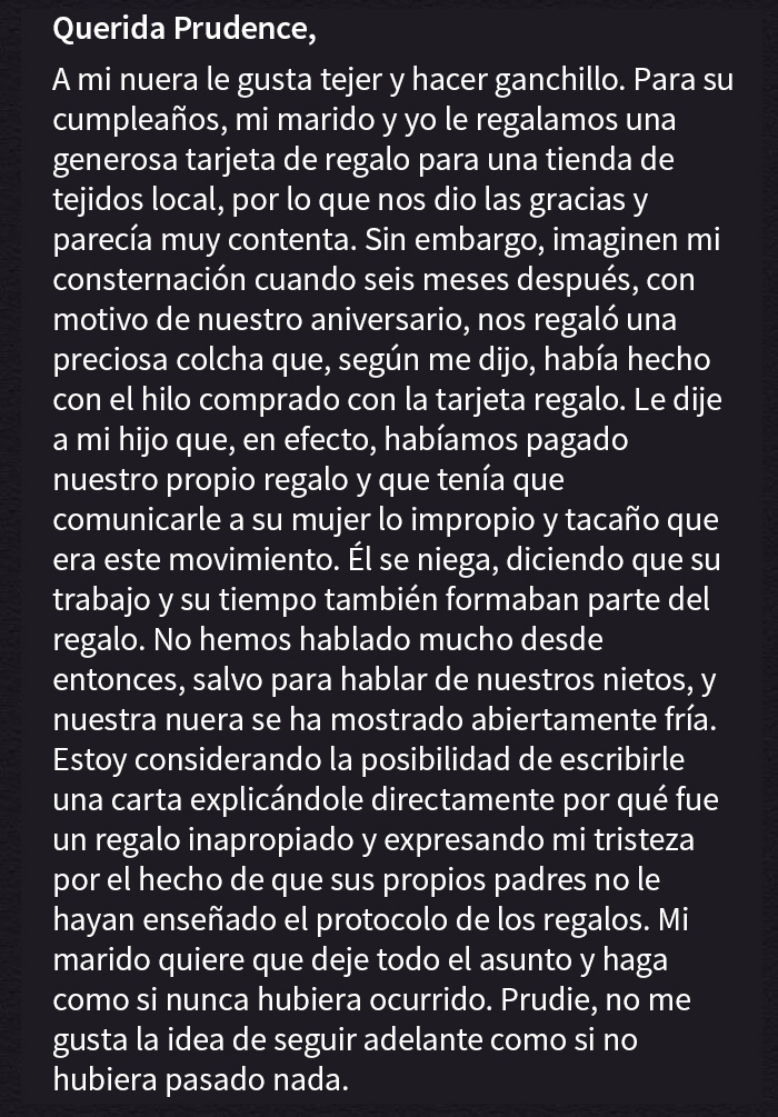 Suegra ofendida con su nuera porque les hizo una manta a mano
