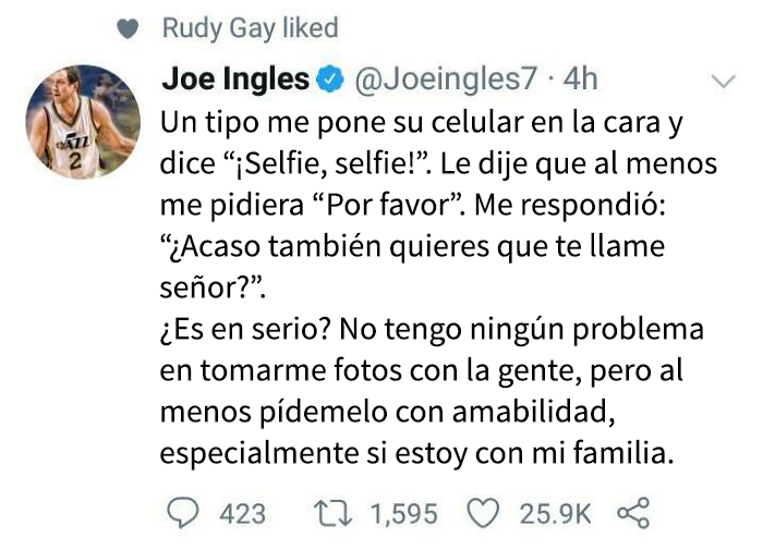 Este fan arrogante no tiene respeto al exigir una selfie con un jugador de la NBA 