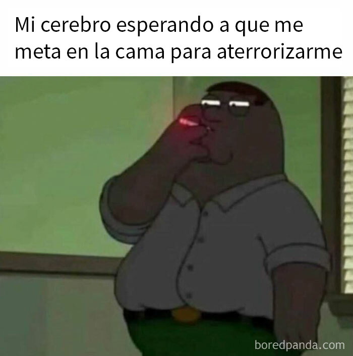 Hombre de caricatura fumando, meme sobre hombres con expresión pensativa y humor universal familiar.