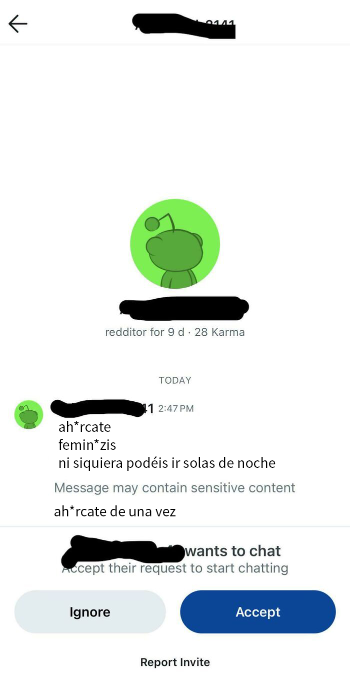 Mensaje ofensivo de un incel en una comunidad online, mostrando comportamiento cuestionable y rechazo social.