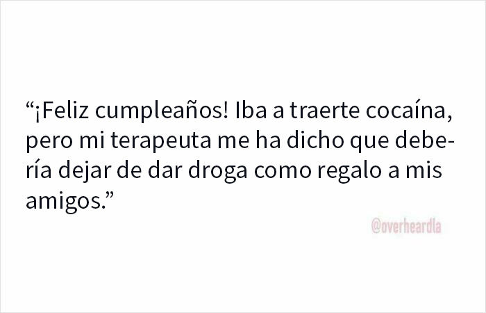 Texto divertido de conversaciones en Los Ángeles sobre regalos y terapia, con toque humorístico en cumpleaños.