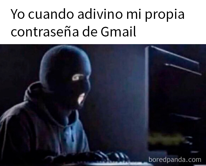 Hombre con pasamontañas frente a computadora representando memes aleatorios divertidos e ingeniosos sobre contraseñas de Gmail.