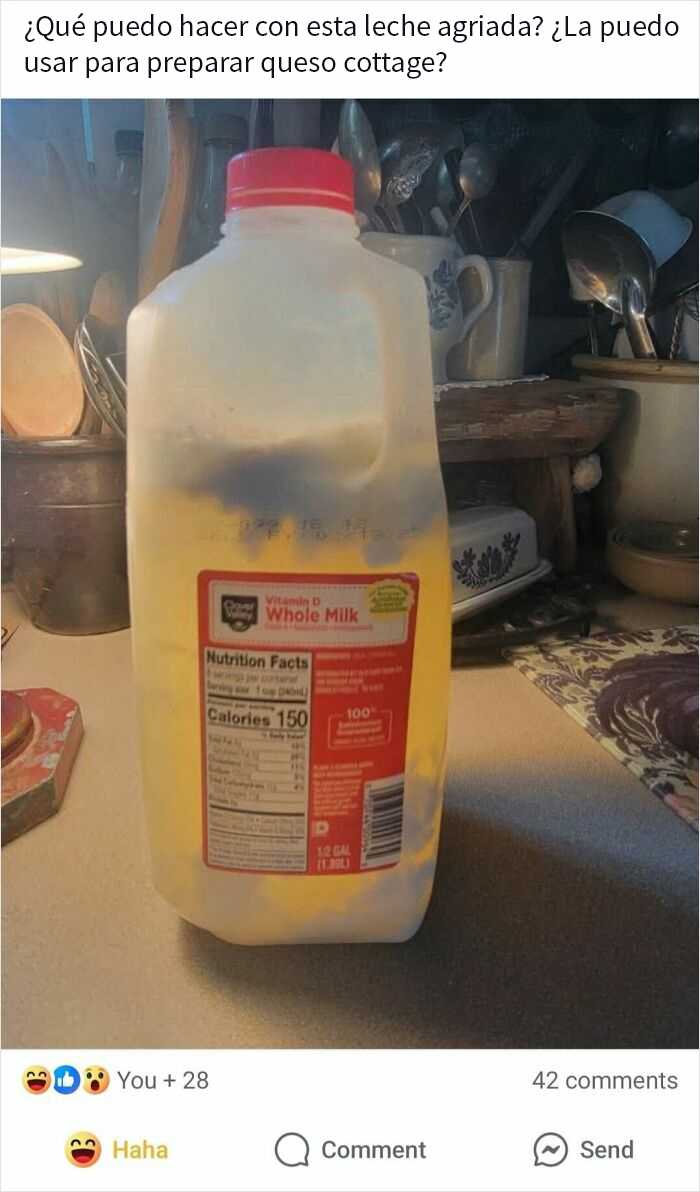 Leche agria en envase plástico en cocina, mostrando comida asqueada que personas compartieron por repulsión.