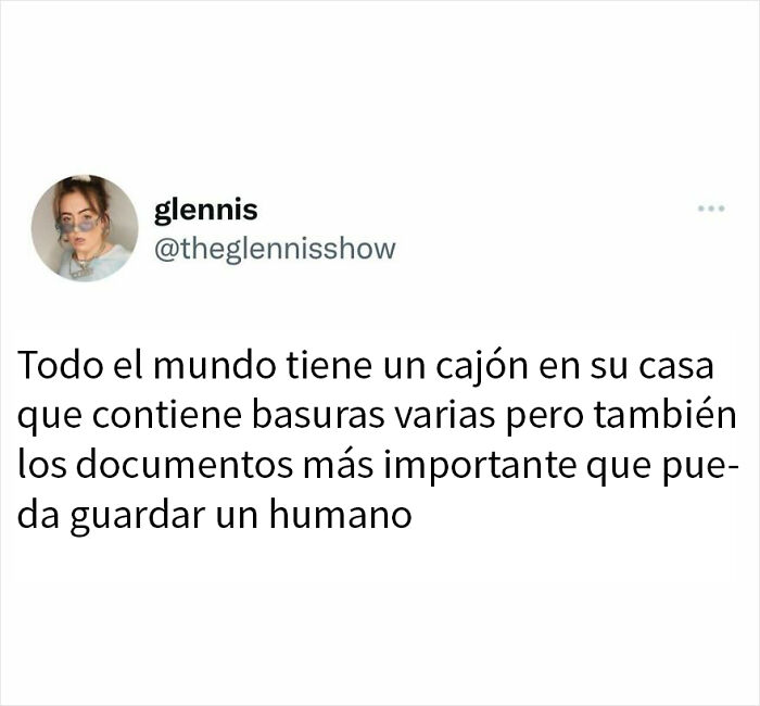 Memes divertidos que reflejan la realidad de tener un cajón con basura y documentos importantes en casa.