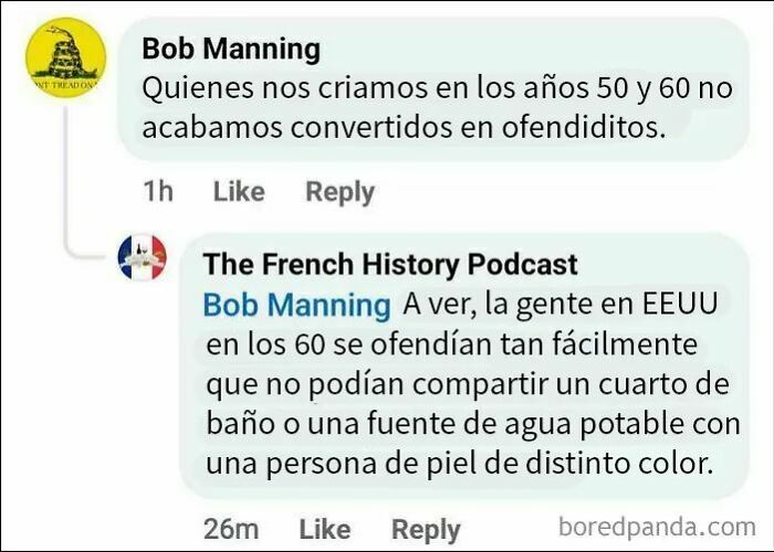 Comentarios en redes con personas fulminadas con palabras en debates sobre ofensas y discriminación.
