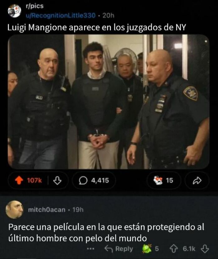Hombre esposado escoltado por policías, representando personas totalmente fulminadas con palabras en redes sociales.