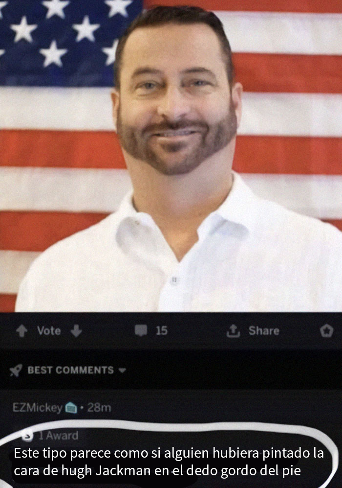 Hombre sonriente frente a bandera, comentario fulminante y humorístico en redes sociales sobre su rostro.