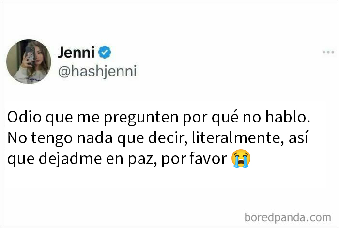 Memes divertidos para introvertidos mostrando frases que reflejan la dificultad de hablar y preferencia por el silencio.